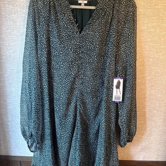 Green and White Long Sleeve V-Neck Sundress Long Sleeve NWT 2XL - Picture 5 of 10